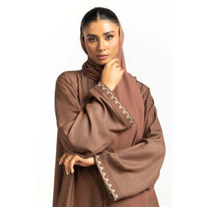 Abaya marron brodée semi-formelle lavable avec foulard, coupe ample, taille naturelle, en mousseline pour femme - Product Image 2