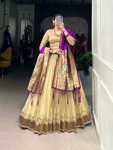 Le coton crème lourd exclusif érode la plaine avec Paithani Lace Border Festival Wear Lehenga Choli - Product Image 6