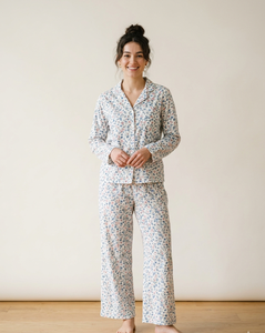 Ensemble de pyjama pour femmes de Luxe Enterprises, imprimé floral de haute qualité, manches longues, col classique rabattable, vêtements de nuit doux - Product Image 1