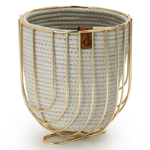 Panier de rangement en rotin tressé naturel, design moderne écologique pour une présentation surélevée sur table, utilisation en cuisine, salle à manger, buffet - Product Image 1