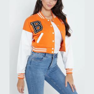Veste de baseball pour femme, orange et blanche, style varsity, avec lettre B brodée sur le devant, manches longues, longueur courte - Product Image 1