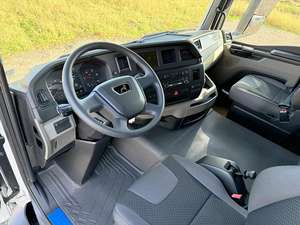 Camión volquete diésel usado, dirección izquierda Weichai, TGS 41.400 BB CH 6x4 Euro 2 - Product Image 2