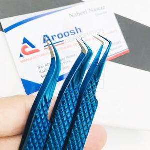 Venta al por mayor de pinzas para extensiones de pestañas de agarre de diamante de acero inoxidable sólido logotipo personalizado punta de fibra azul de plasma sostenible - Product Image 1