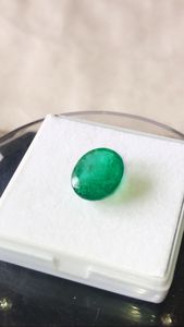 Esmeralda natural, forma ovalada y Esmeralda de calidad AAA con excelente brillo, hermosa pieza y perfecta para cualquier tipo de joyería - Product Image 5