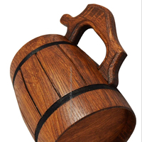 Mug à bière Viking élégant en bois naturel, fait main, écologique et moderne, pour la décoration et la consommation.