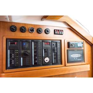 Lancha Motora Usada Mjm 53z 2020, Casco de Fibra de Vidrio, Motor a Gasolina, 10.5m - Product Image 5