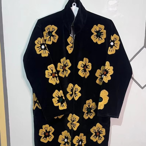 Veste en velours noir longue brodée motif tigre, cadeau pour elle, manteau bohème Suzani, veste florale Suzani, cadeau unique pour elle - Product Image 1