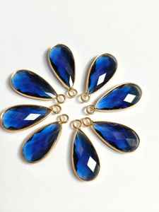 Elegante Colgante de Zafiro de 20x10 mm, Chapado en Oro de 18k, Bisel Hecho a Mano - Product Image 1