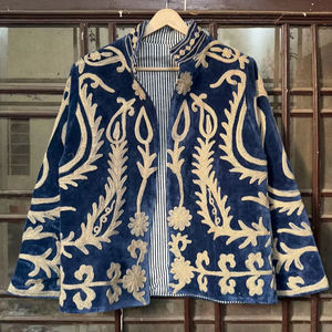 Chaqueta Azul Marino de Terciopelo con Bordado Suzani, Abrigo Bohemio con Flores Doradas, Prenda Étnica Hecha a Mano para Festivales - Product Image 1