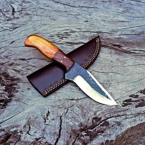 Couteau Skinner en acier au carbone fait à la main avec manche en bois et gaine en cuir supporté par l'OEM - Product Image 5
