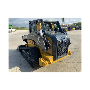 Chargeuse sur chenilles lourde avec cabine pressurisée fermée, course à 2 vitesses et haut débit prêt pour les accessoires - Product Image 4