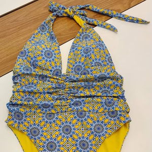 Conjunto de Bikini personalizable con logo y cinturón de malla con cordón bordado disponible letra Paisley 2 uds lavado liso teñido - Product Image 1