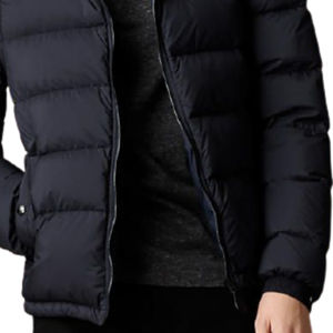 Chaqueta acolchada de estilo minimalista para hombre que brinda calidez sin volumen, apariencia limpia y protección funcional para el invierno. - Product Image 4