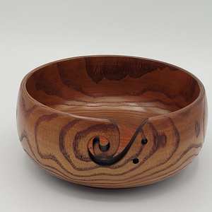 Bol à fil en bois fait main écologique pour le crochet |   Support de fil à tricoter durable avec fente lisse, simple et portable - Product Image 4