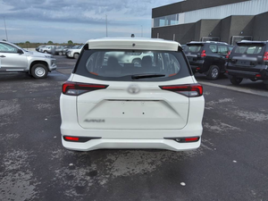 M5 Hatchback Usado Verificado, 1.5 L Gasolina, Automático, 7 Plazas, Versión Tropical, Volante a la Izquierda, Tapicería de Tela Oscura R18 - Product Image 2