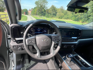 Chevrolet Silverado Trailboss 6.2 V8 4 portes d'occasion, blanc, 2022-2025, conduite à droite, sièges en cuir, avec caméra de recul - Product Image 2