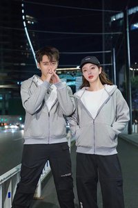 Vente en gros de sweats à capuche épais avec logo brodé sur mesure couleur unie unisexe sweat à capuche surdimensionné à fermeture éclair complète bon marché en hiver et en automne - Product Image 5