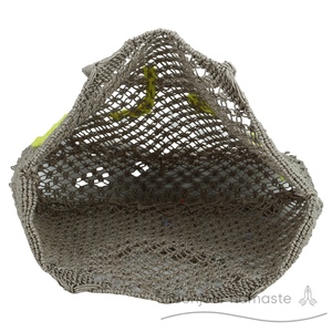 Borsa da spiaggia fatta a mano in juta all'uncinetto con ricamo in lana con chiusura aperta | Orecchini natalizi gratuiti con ogni Tote! - Product Image 6