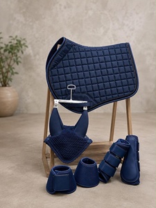 Tough Tack Tapis de selle pour saut d'obstacles, Bonnet d'oreille, Bottes de protection, Cloches de protection |   Tissu en néoprène respirant et coton |   Anglais - Product Image 1