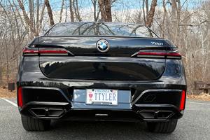 Voiture d'occasion haut de gamme 2023 BMW 760i xDrive 536 ch V8 biturbo - Product Image 3