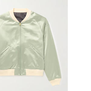 Chaqueta de béisbol universitaria de seda satinada brillante Logotipo personalizado Bomber Ropa de calle para hombres Mujeres Jóvenes - Product Image 5