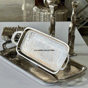 Bandeja de servicio chapada en oro de metal de aluminio rectangular con mango redondo textura martillada hecha a mano par de lujo de 2 - Product Image 5