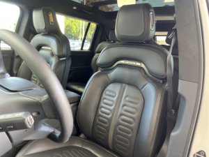 Clean Seminuevo 2025 Rivian R1S Aventura AWD Eléctrico - Product Image 3