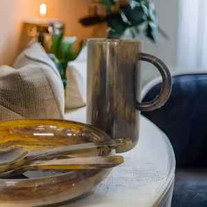 Pichet à eau en résine époxy artisanale, carafe haut de gamme faite à la main pour une décoration élégante de la salle à manger, service de table, cadeaux - Product Image 5