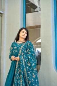 Classique élégant été Salwar Kameez Style de mode long traditionnel avec fil de travail spécial Chinon dernier costume de fête de lancement - Product Image 3