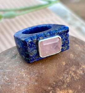 แหวนพลอย Lapis Lazuli ธรรมชาติพร้อมแหวนหินโรสควอตซ์เซนทรัลสำหรับผู้ชายหรือผู้หญิงเครื่องประดับ lapis - Product Image 1
