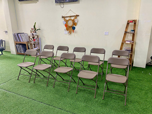 Chaise pliante moderne blanche et légère en métal Chaise de plage empilable pour l'intérieur et l'extérieur pour les pique-niques, les fêtes et le jardin - Product Image 5