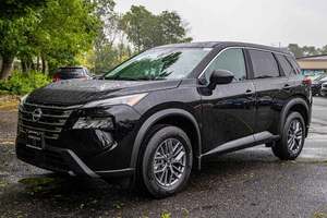 Encantadora Nissan Rogue S SUV Crossover AWD 2024 Usada, Color Negro Carbón - Product Image 6