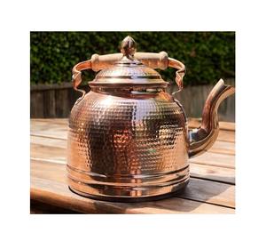 Hervidor de cobre con patrón martillado y superficie pulida perfecto para experiencias gastronómicas retro o temas rústicos - Product Image 6