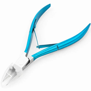 Cortadora de cutículas profesional hecha a mano con logotipo personalizado para técnicos de uñas fabricante afilado de acero inoxidable en Kaamir Instruments - Product Image 2