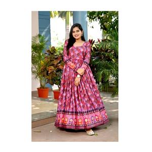 Robes de créateur Chinon de qualité standard avec impression de position parfaites pour le mariage et la fête disponibles pour l'exportation depuis l'Inde - Product Image 1