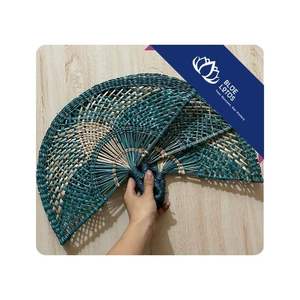 VENTE CHAUDE Éventail en jonc Utilisé pour les spectacles traditionnels Refroidissement Décoration d'événements et vente en gros Vietnam - Product Image 1