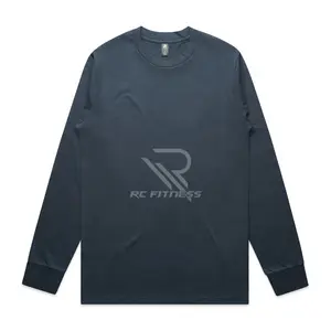 La camiseta de manga larga ApexFit para hombre está diseñada con precisión, ofreciendo una prenda versátil que se adapta perfectamente a cualquier ocasión. - Product Image 1