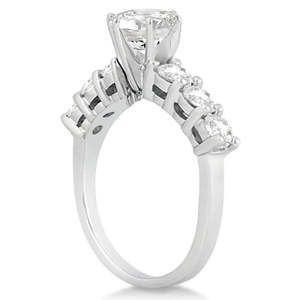 Anillo de Compromiso de Oro Blanco de 14k con Diamante de 0.65ct y Alianza a Juego - Product Image 5