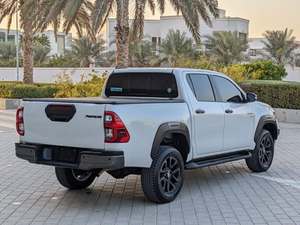 Toyota Hilux GR Pickup 2.7L Turbo Diésel Automática 2023 Usada, Asientos de Cuero, Neumáticos R19, Portaequipajes de Aluminio, Techo Oscuro, Origen Japón - Product Image 5