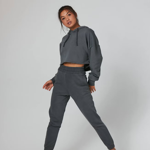 คอลเลคชั่นฤดูหนาว 2025 เสื้อฮู้ดครอปผู้หญิง ผ้าหนานุ่มฟอกสีสไตล์แอซิดวอช ผลิตจากโพลีเอสเตอร์/ผ้าฝ้ายฟลีซ สตรีทแวร์ ดีไซน์ด้านหน้า - Product Image 3