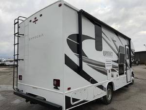 Remolque de Camping Usado ENTEGRA ODYSSEY 24B 2023, Blanco, Euro 5, para 4-6 Personas, con Piso Acrílico - Product Image 6