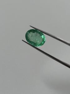 Esmeralda Natural sin tratar y sin calentar, calidad muy fina, corte ovalado de primera calidad, 2,05 quilates para fabricación de joyas - Product Image 3