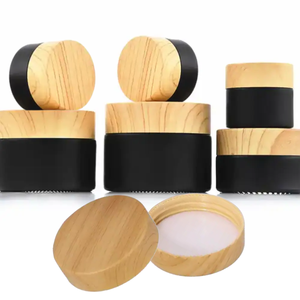 ภาชนะบรรจุเครื่องสำอางสีดำด้านหรูหราขวดเครื่องสำอางพลาสติกเคลือบพร้อมฝาไม้ไผ่ผู้ผลิตเวียดนาม - Product Image 3