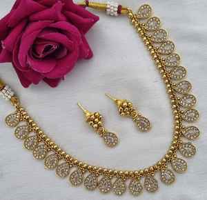 ENSEMBLE DE BIJOUX INDIENS TRADITIONNELS ET À LA MODE EN CUIVRE ENSEMBLE DE BIJOUX DE MARIAGE POUR FEMMES BOUCLES D'OREILLES ET COLLIER - Product Image 3