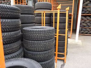 Vente en gros de pneus radiaux abordables et accessoires en vrac Meilleur prix Stock prêt - Product Image 3