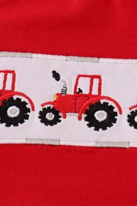 Ensemble de vêtements pour garçons à broderie de tracteur rouge tenue d'été confortable avec haut à motif solide et short assorti vêtements pour enfants - Product Image 4