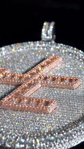 จี้ฮิปฮอปทรงกลมแบบกำหนดเอง925ชุบทองเพชรโมอิสซาไนต์สำหรับแร็ปเปอร์ในราคาที่ดีที่สุด - Product Image 4