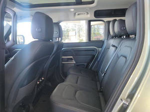 Land Rover Defender 110 P300 S 2024 Usado en Excelentes Condiciones - Product Image 4