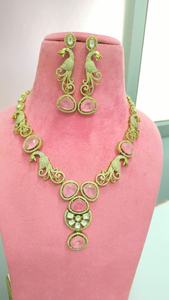 Ensemble de collier de qualité supérieure, design paon, belles boucles d'oreilles, bijoux minimalistes, parfaits pour les fonctions de mariage, les tenues de soirée - Product Image 3