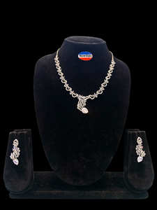 Ensemble de colliers et de boucles d'oreilles Premium AD pour femmes Artisanat exquis pour les colliers de mode festifs et traditionnels - Product Image 3